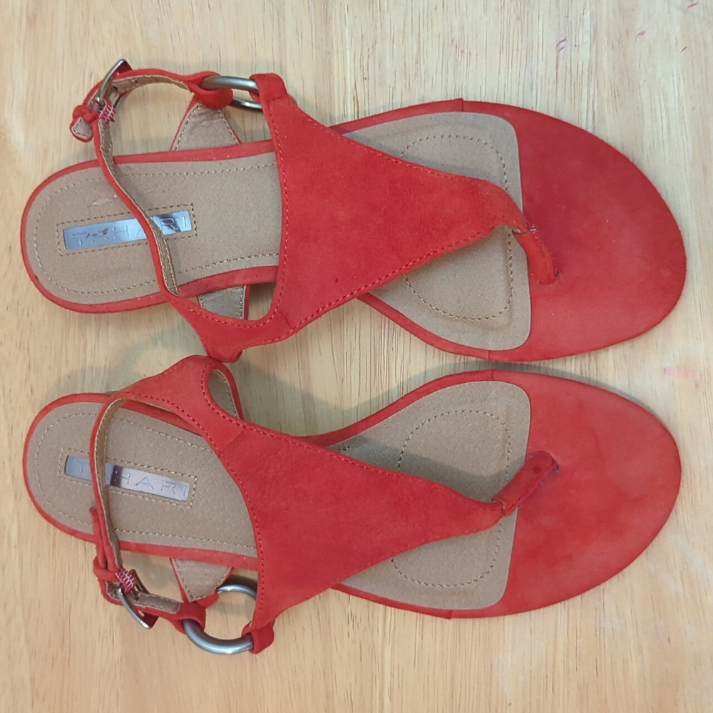 Tahari Lacie Leather Thong Strappy Sandals